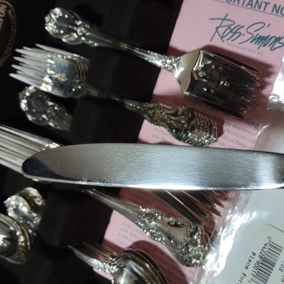 Towle Old Master Pattern Sterling Silver Flatware Service for 12 + Serving Pcs - Picture 10 of 11